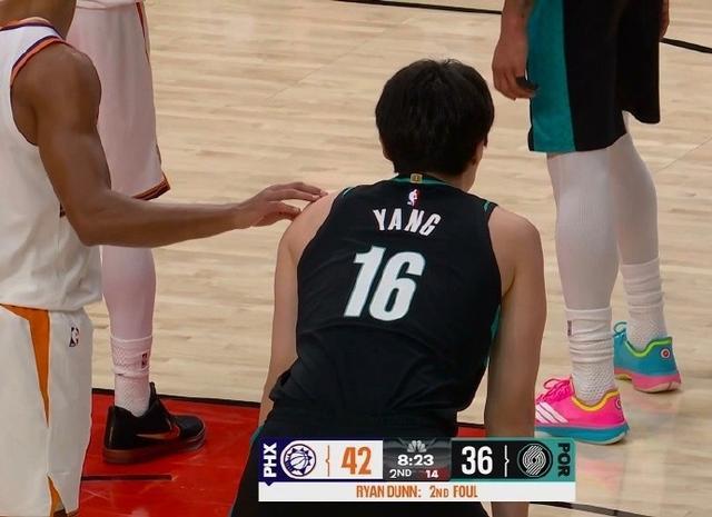 他回來了！楊瀚森時(shí)隔8場(chǎng)常規(guī)賽再度代表開拓者登場(chǎng)