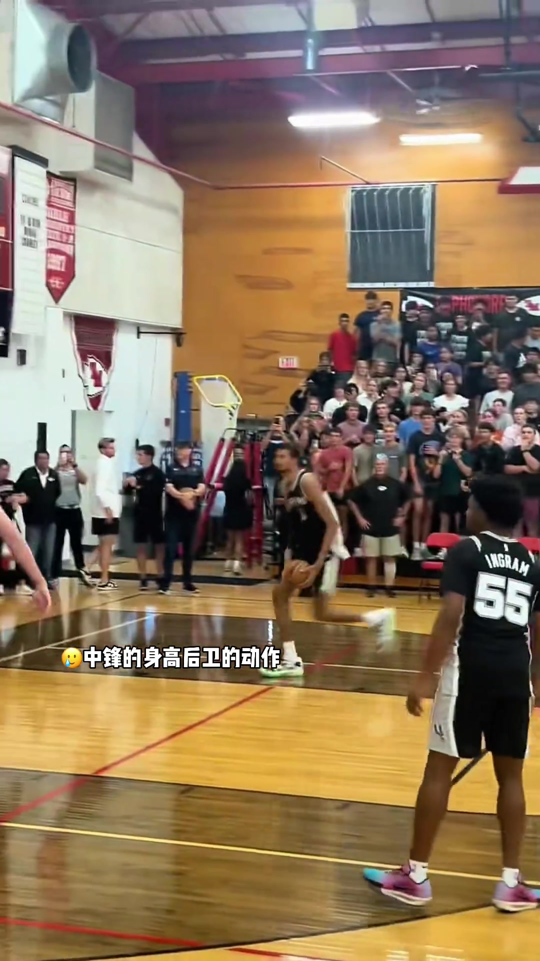 鄧肯微微一笑超模文班亞馬輕松上演胯下大風(fēng)車(chē)暴扣