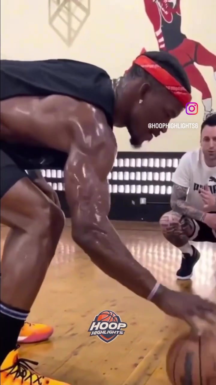 大魔王球迷惡搞你們休賽期隨便訓(xùn)練約老師的狂歡還沒(méi)結(jié)束