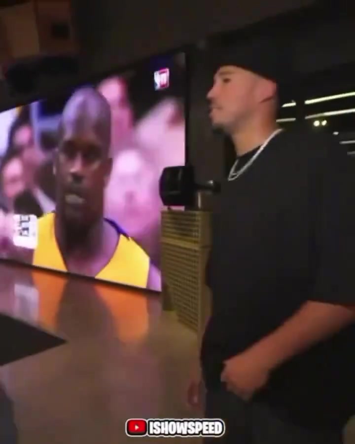 豪啊布克帶著甲亢哥參觀自己的車庫 清一色的古董老爺車啊