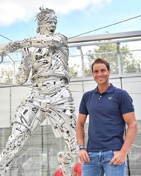 人比人氣死人網(wǎng)友曬視頻對比韋德與法網(wǎng)納達(dá)爾的雕像