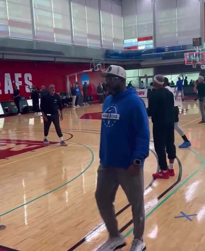 復(fù)出越來越近了歐文已經(jīng)可以進(jìn)行簡(jiǎn)單的有球訓(xùn)練了