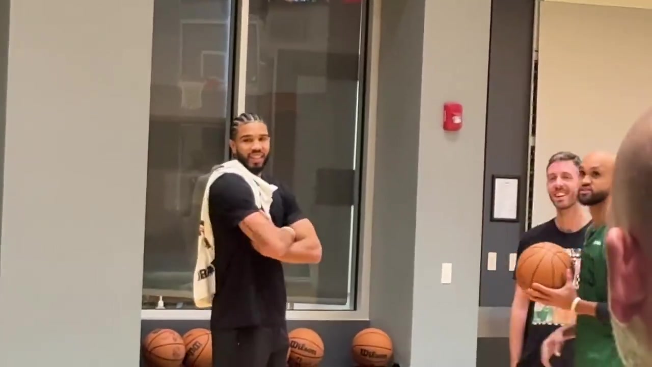 跟腱撕裂的塔圖姆天天跟著隊友一起訓(xùn)練手很癢啊