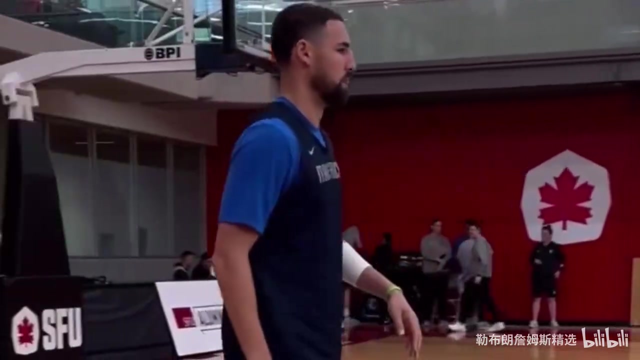 防守大隊歐文場邊指導(dǎo)弗拉格濃眉克萊訓(xùn)練營5v5