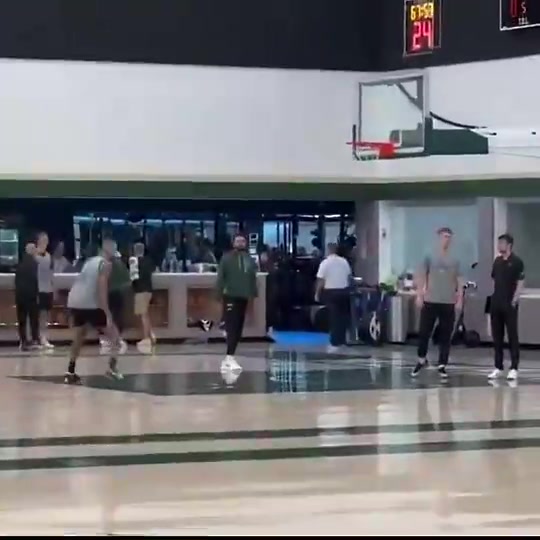 庫茲馬投籃訓練運球脫手罰球線跳投一個比一個短字母哥看了會想哭