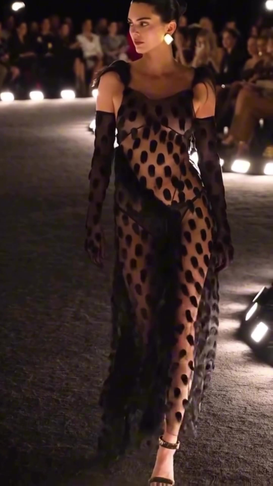 同樣都是頂級超模肯豆vs庫茲馬女友溫妮-哈洛你怎么選