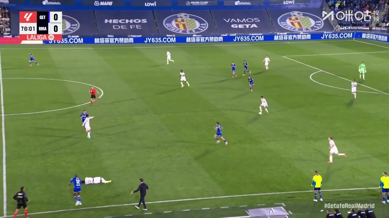 皇馬多打一人恩約姆僅登場1分鐘對維尼修斯犯規(guī)被直紅罰下