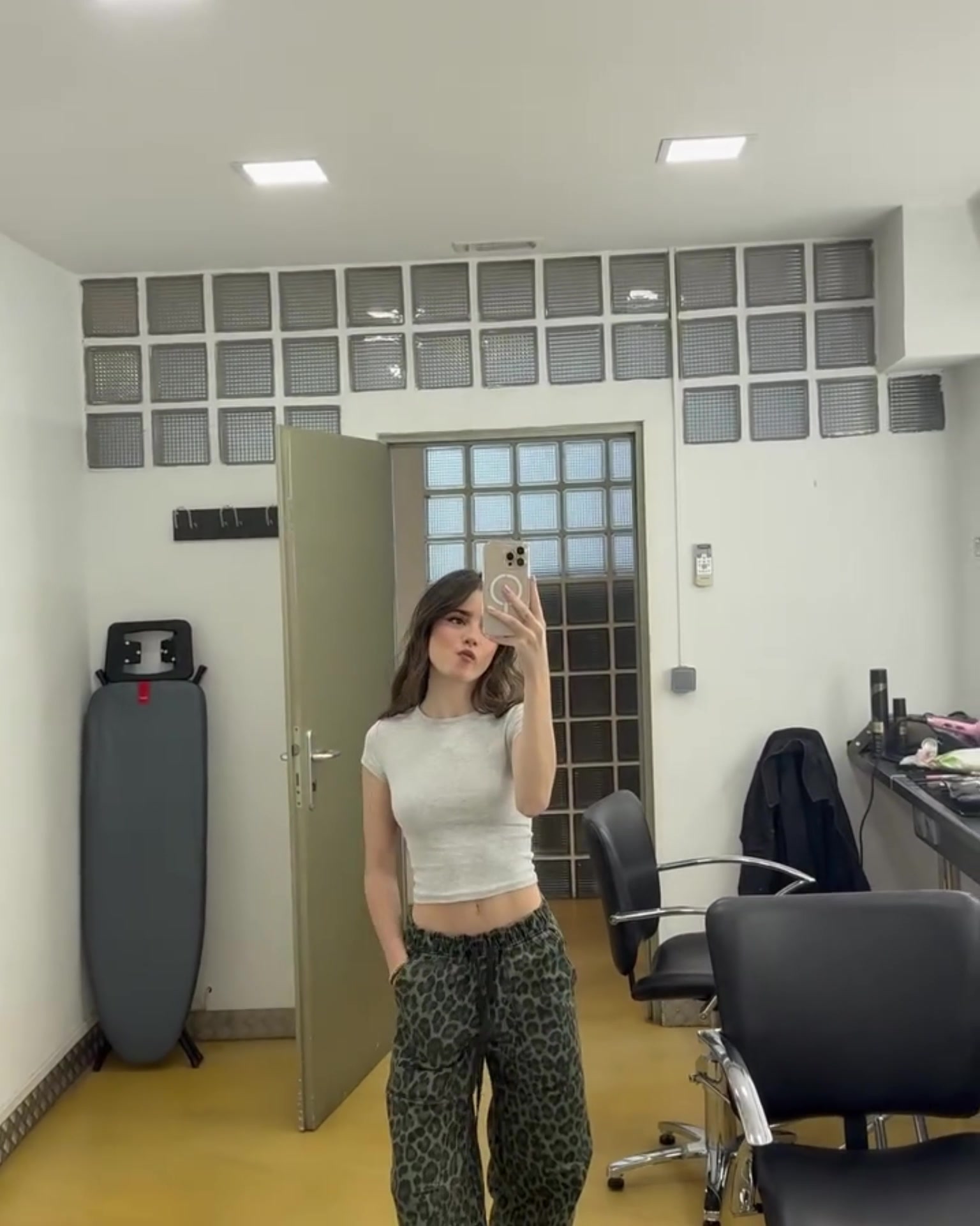 嘟嘟小嘴巴黎中場內維斯的女友真是符合亞洲人審美