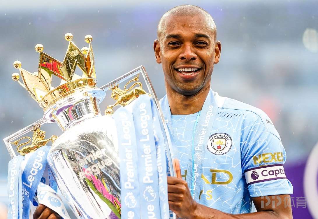 官方：40歲前曼城中場費爾南迪尼奧退役 結束23年職業(yè)生涯