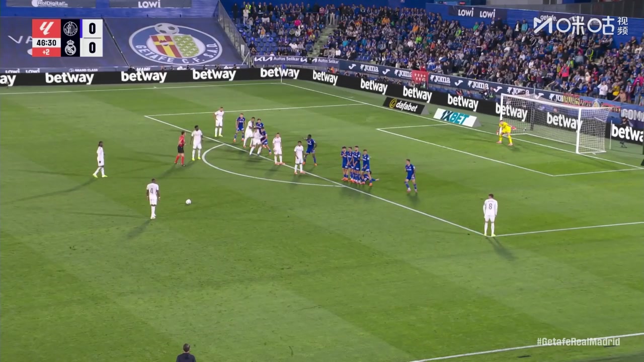 阿拉巴任意球攻門被神勇?lián)涑霭蜖栱f德小角度補射偏出