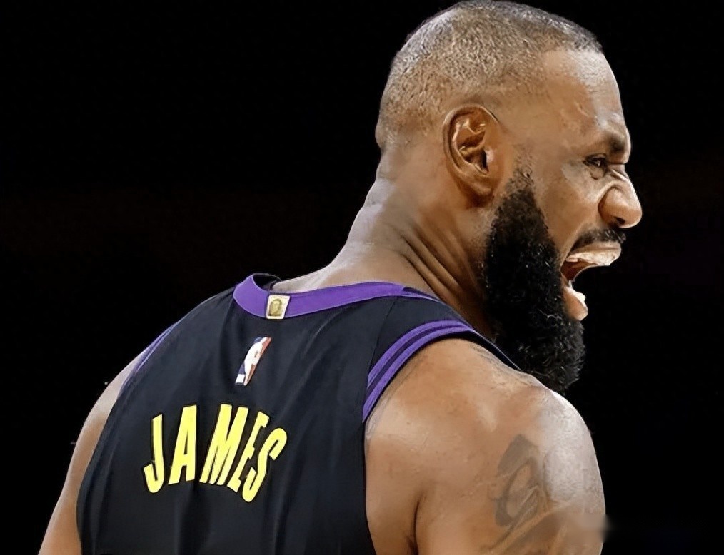 詹姆斯復出大幅提升進攻上限！激活艾頓+3替補，關鍵球也能攻堅！