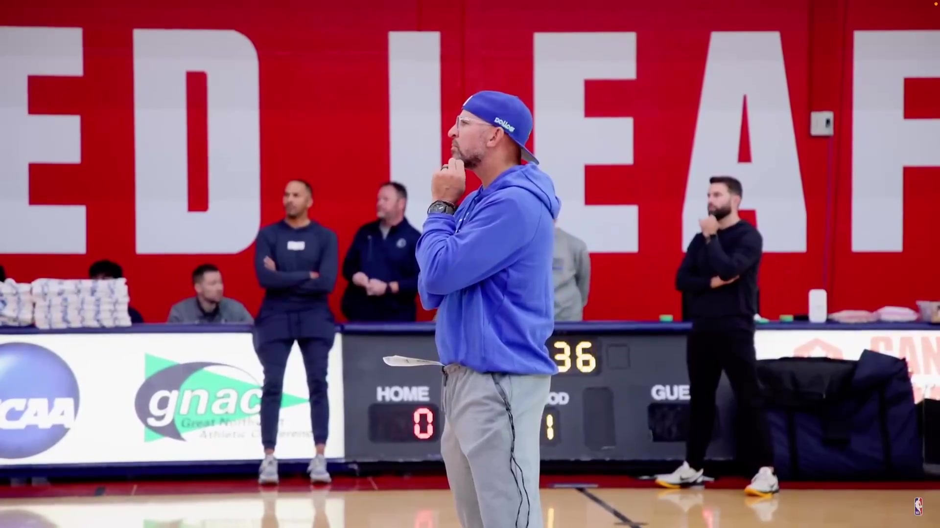 在湖人曾是冠軍教頭獨(dú)行俠內(nèi)部訓(xùn)練助教沃格爾發(fā)表講話